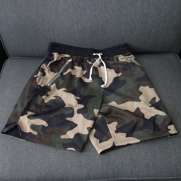 Elwood Camo Size M Shorts with Zipper Pockets 100% Polyester Made in China - Picture 1 of 10